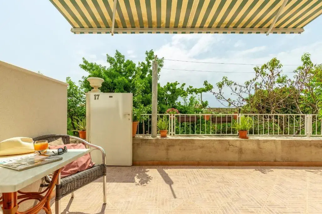 Studio Kristic, cozy studio with a terrace