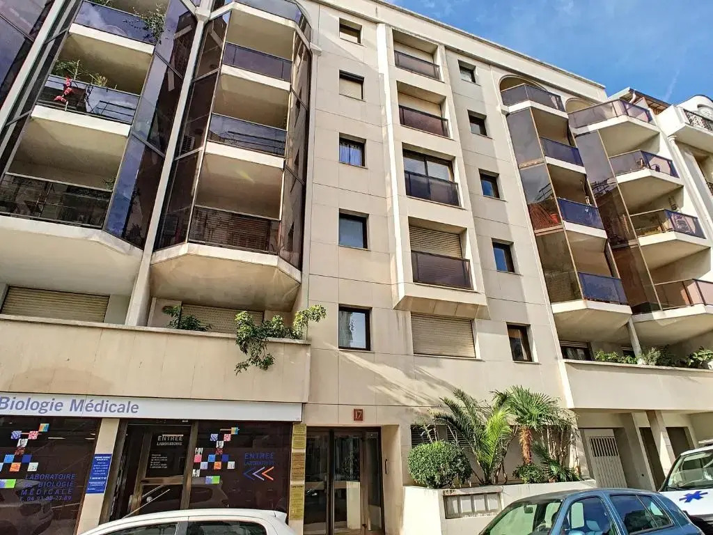 Nestor&Jeeves - RIVOLI PALM - City center - Very close sea
