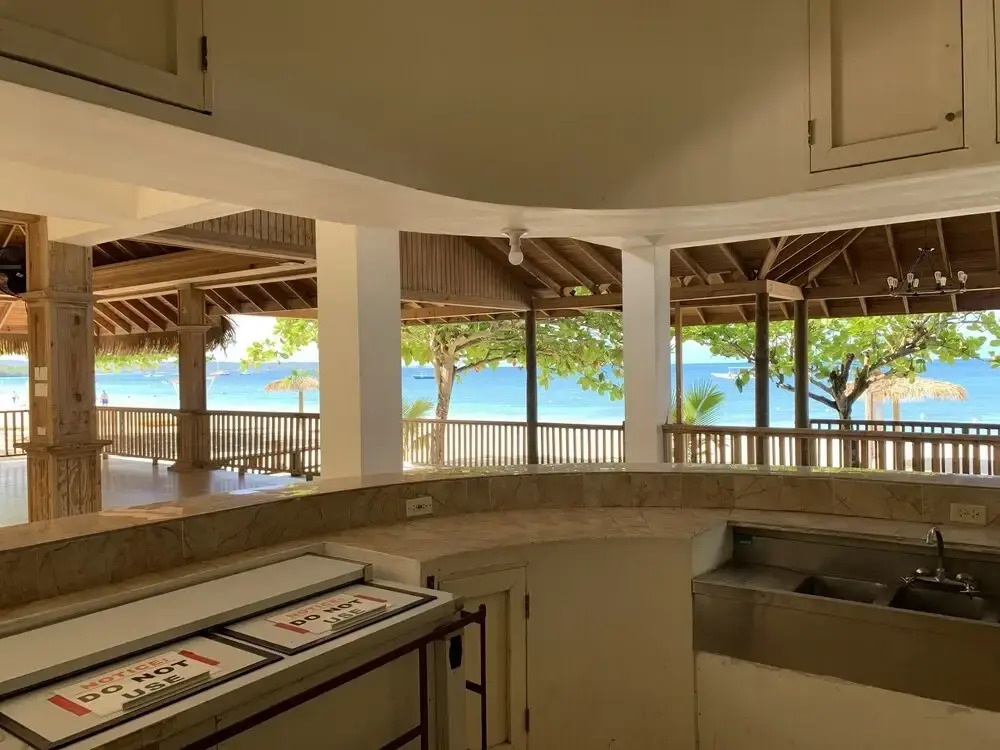 2-bedroom Apt - Enjoy 7 miles of White Sand Beach! 2 Apts by RedAwning