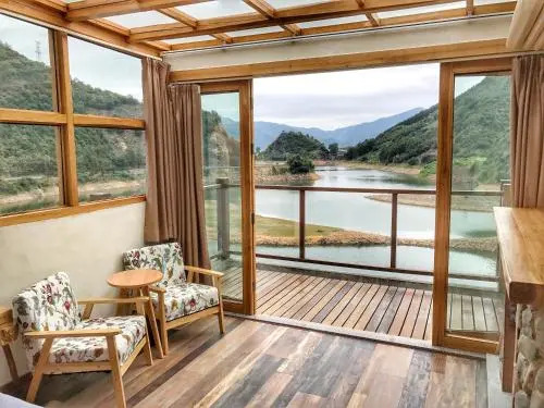 The Lake View Deyishe Resort in Thousand Island Lake