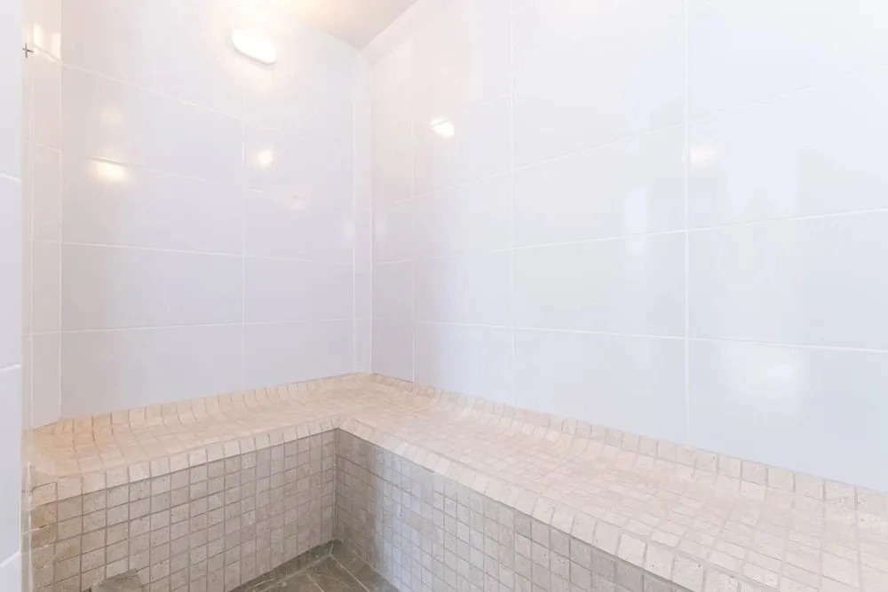Metropolitan Living - 715b