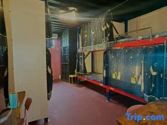 partylandia hostel