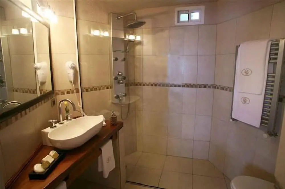 La Sirenuse Lake Resort