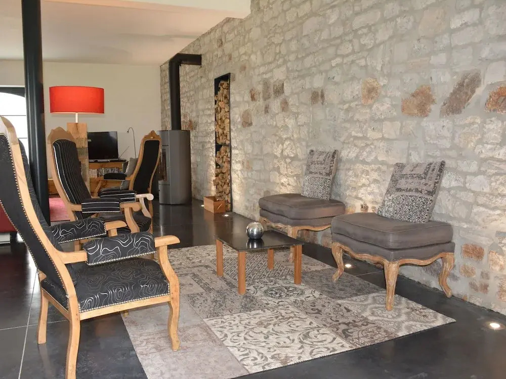 Cozy Farmhouse in Gesves with Covered Terrace