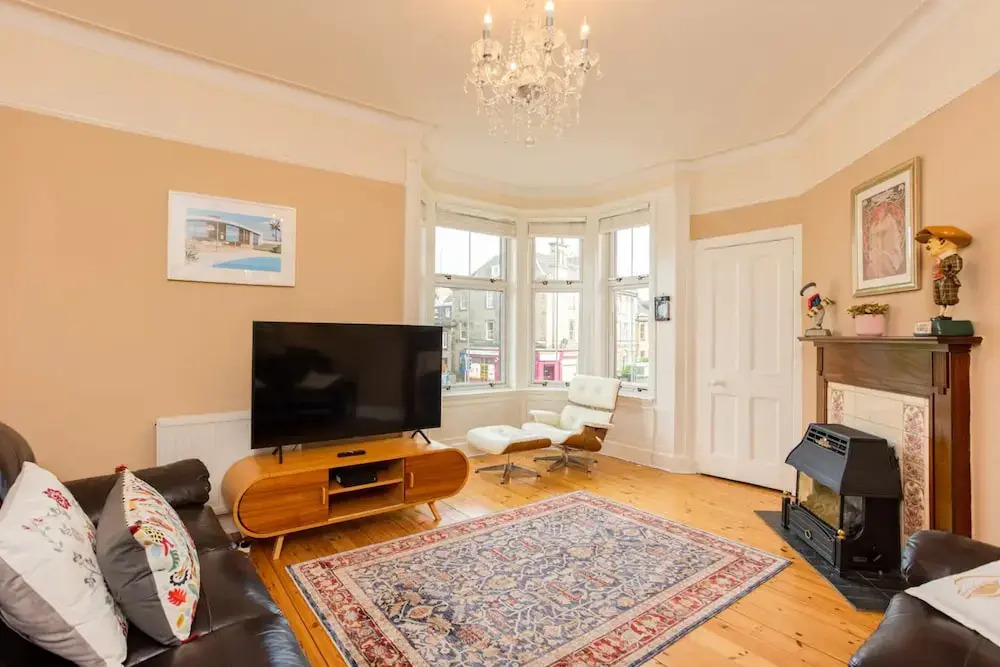 Modern Trinity Apartment In Good Location