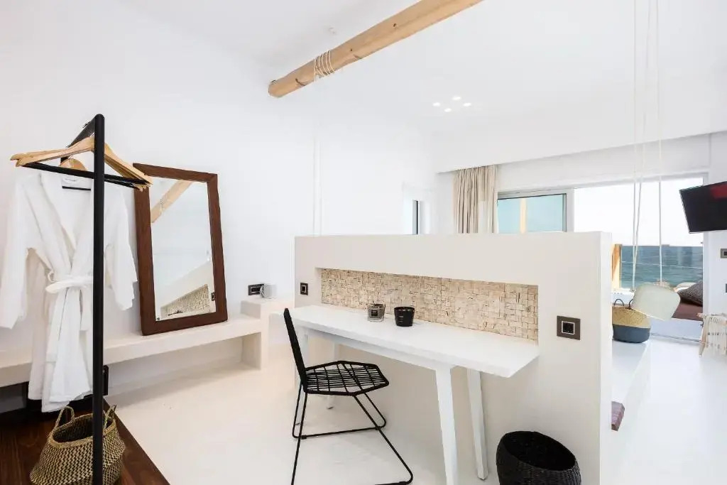 La Casa di Mare, Luxury Beach Front Villa with Private Pool, Whirlpools & Sauna, By ThinkVilla