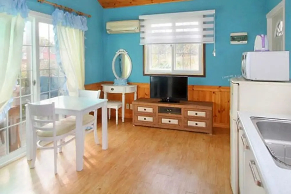 Anmyeondo Blue Ara Pension
