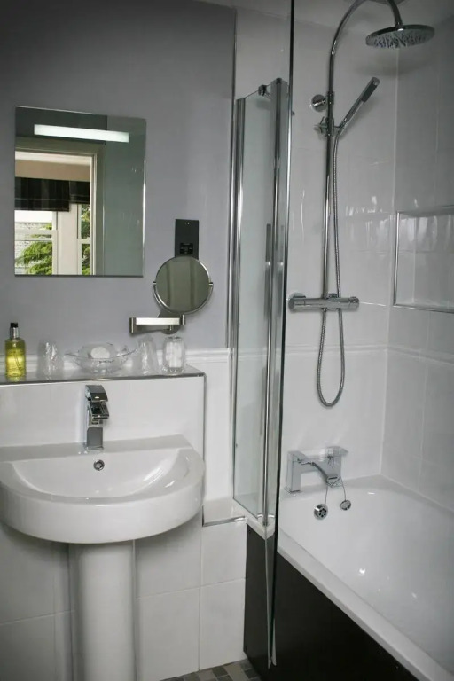 TOWNHOUSE ROOMS