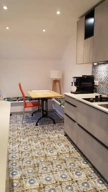 Le 828