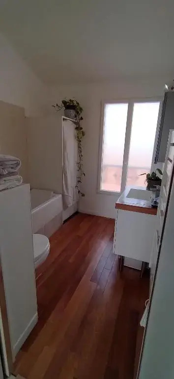 belle chambre sur terrasse à 3 min de la gare