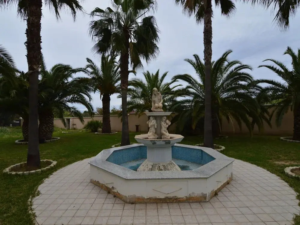 Luxurious Villa With Private Swimming Pool, Billiards Room and Private Tennis Court