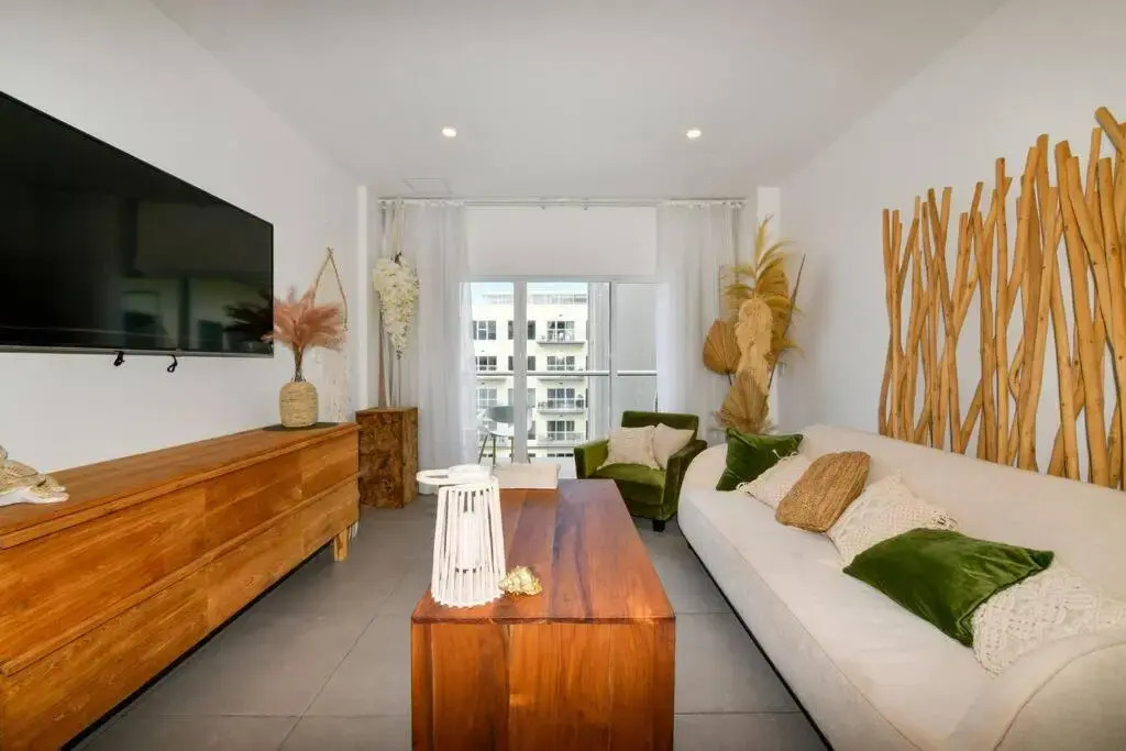 *NEW* 2Bd 2Bath APT with Ocean View, Pool, Gym