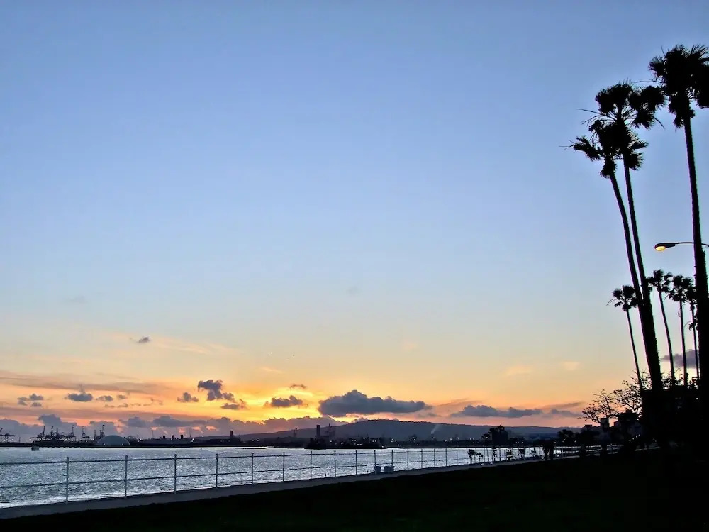 Immaculate 3bdr Private Bungalow, Walk to Beach!