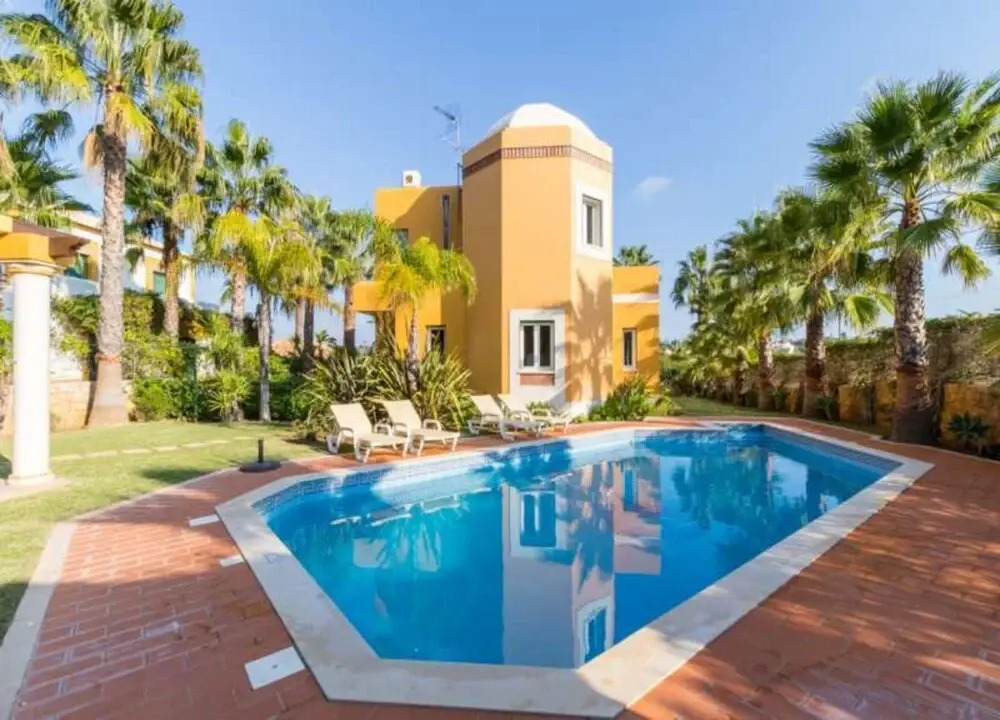 Villa - 4 Bedrooms with Pool and WiFi - 102546