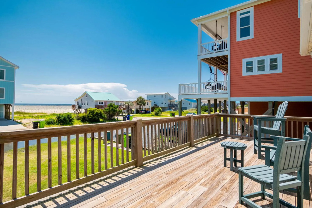 Coastal Breeze by Oak Island Accommodations