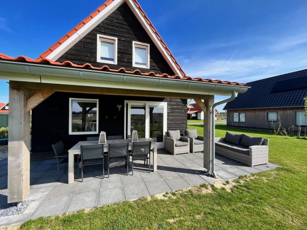 Fine holiday home 300 m from the Oosterschelde estuary