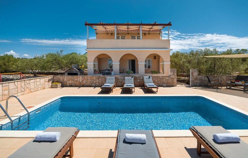 Stunning Home in Vela Luka With Wifi and 4 Bedrooms