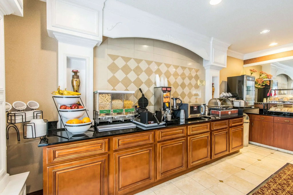 Quality Inn & Suites Evansville North