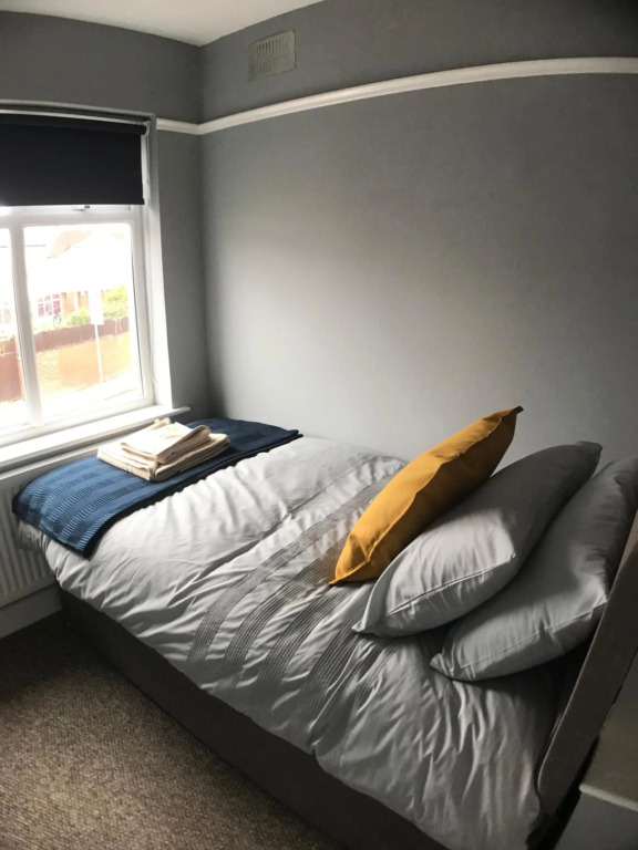 Wyken House - 3 Bedroom House Coventry- Sleeps 5 - Rated Superb