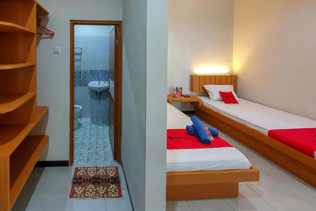 RedDoorz Syariah near Solo Paragon Mall 2