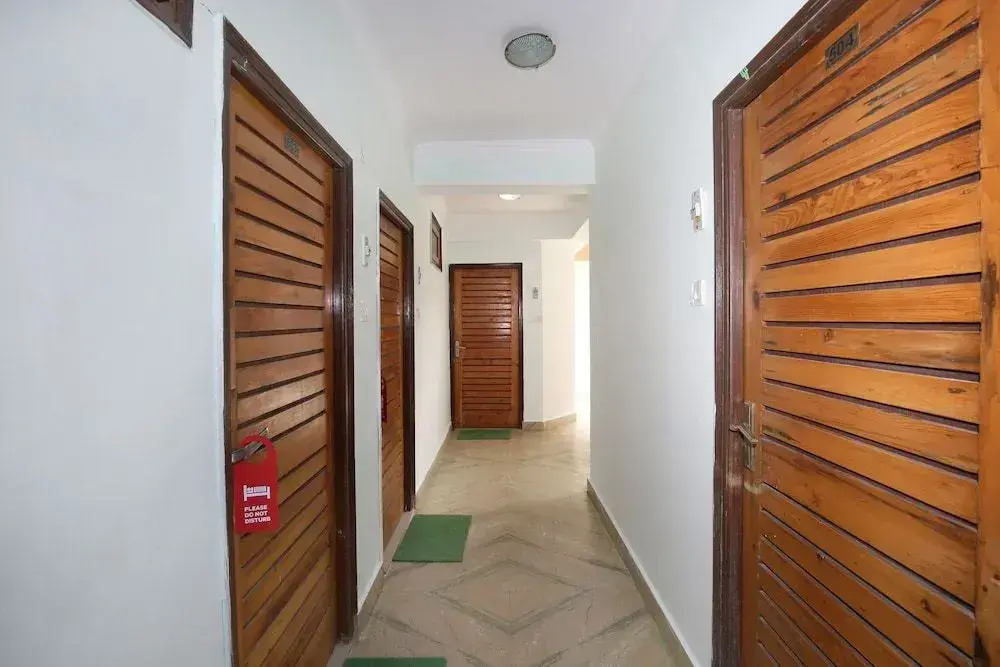 OYO 10399 Hotel Rosewood INN