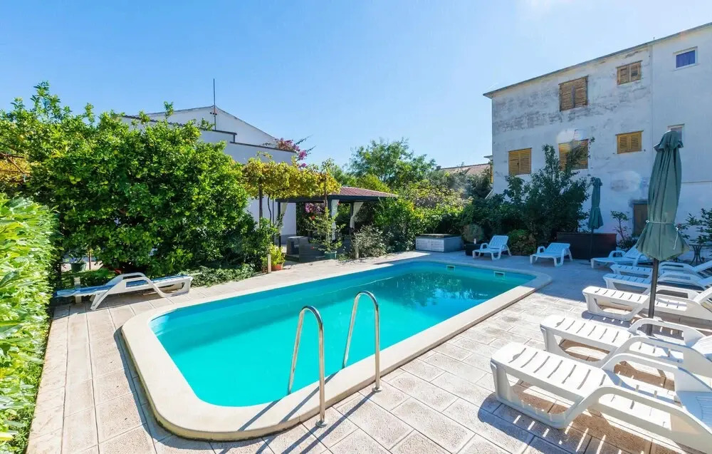 Awesome Home in Kastel Stari With Wifi and 2 Bedrooms