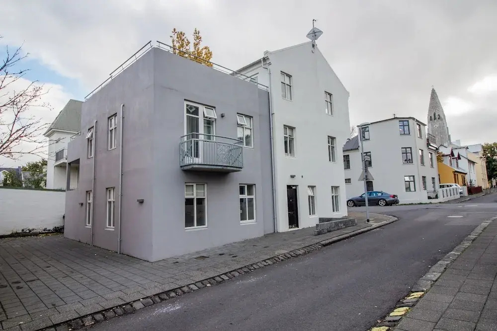 Baldur Apartments