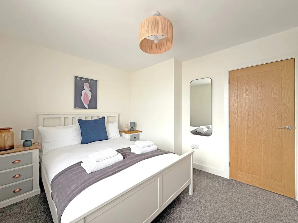 The Green - Stylish Home Sleeps 6 With Parking