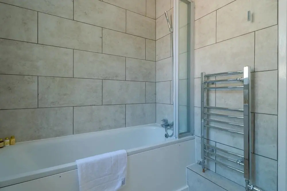 Bright 1 Bedroom Home W/balcony