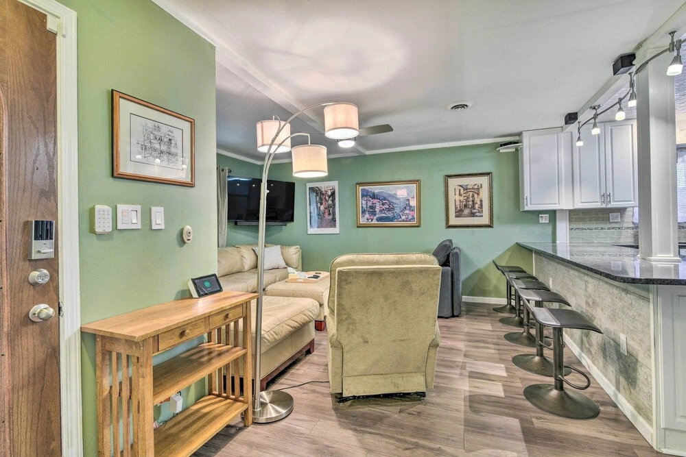 Pet-friendly Taylor Home w/ Backyard Oasis!