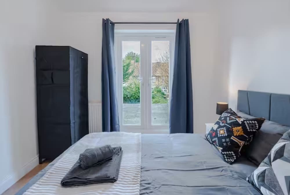 3BR Putney Home London Sleeps 8 Winter Deal