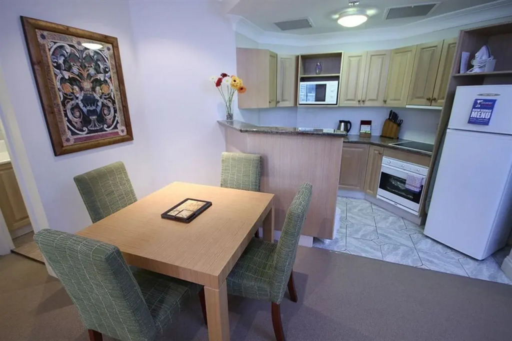 Manor Apartment Hotel