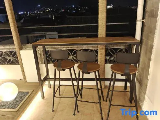 Meet House on the Moon White Light Luxury Accommodation (Dali Ancient City Store)