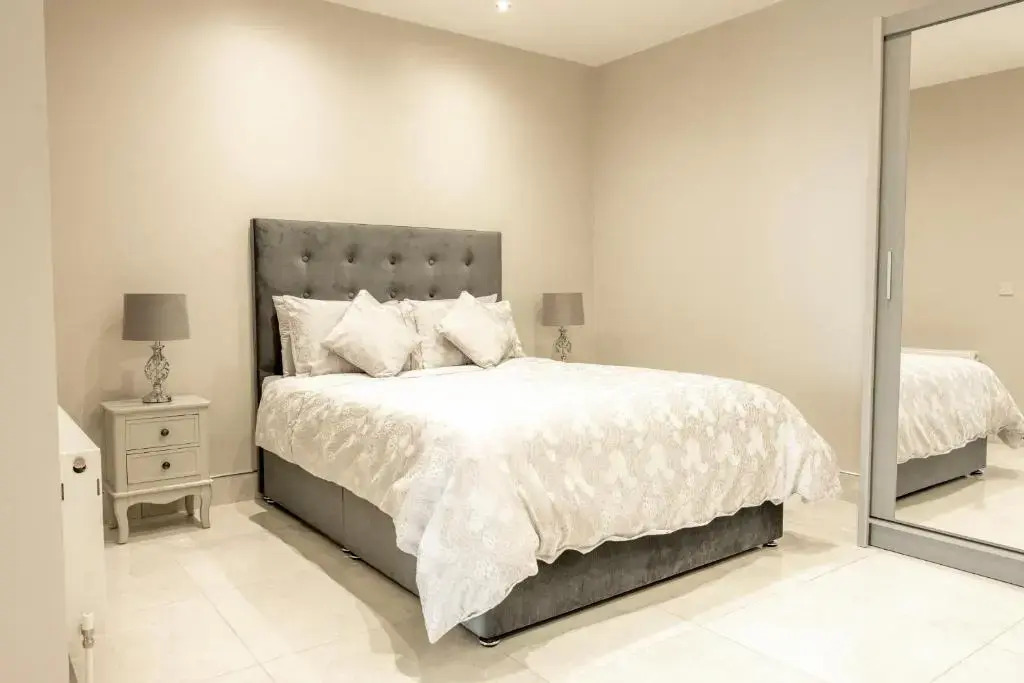 The View Apartment 2, Newry - Luxury Open Plan Apartment with City Views