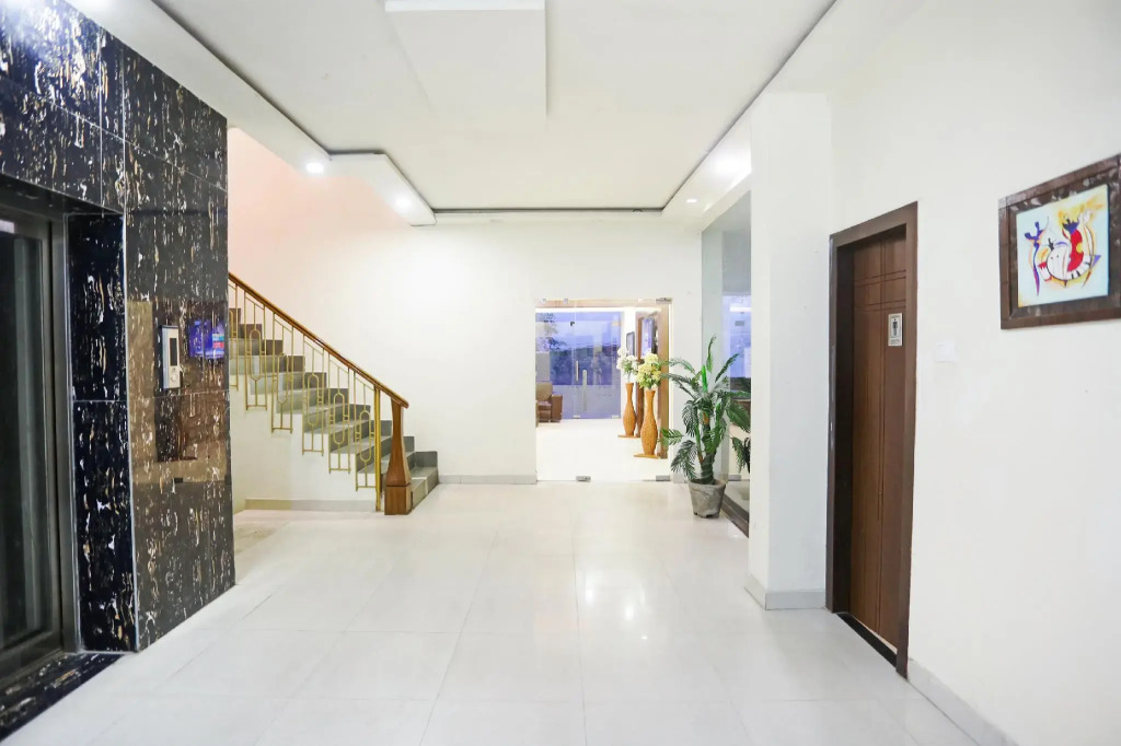 OYO 61554 Hotel Grand Sita Blue