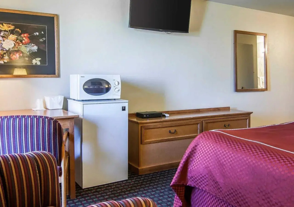Bridgeway Inn & Suites - Portland Airport