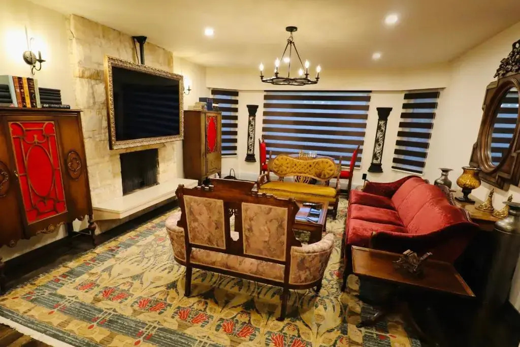 Neocolonial Nouveau Kensington Vacation Home