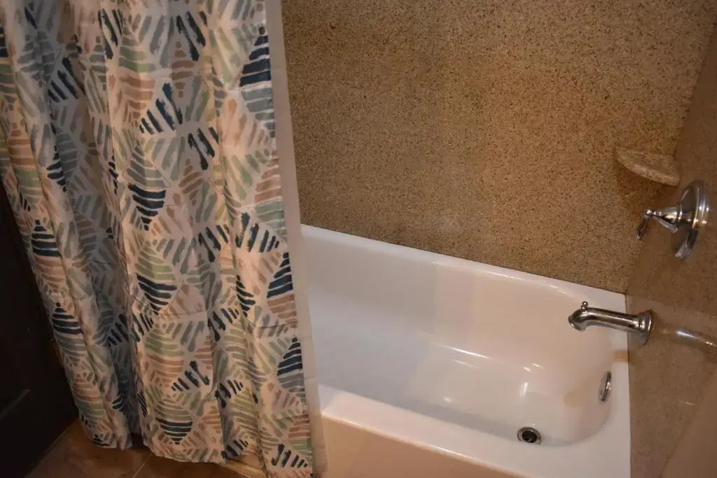 Economy Inn & Suites
