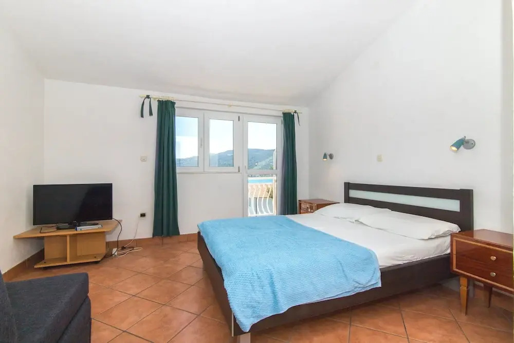 Apartments Jakov
