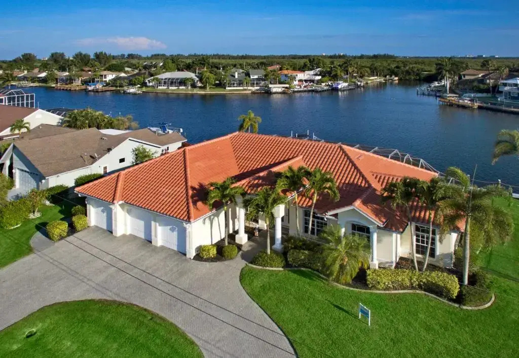 Villa Dolphin