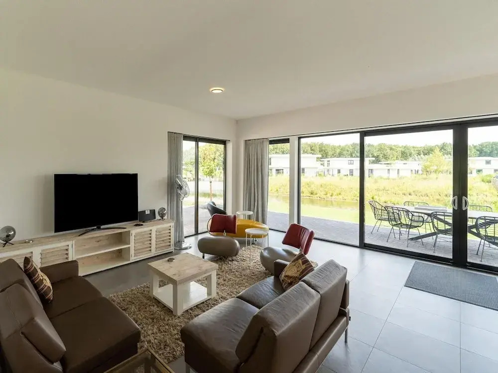 16p Spacious Villa on the Water in Zeewolde