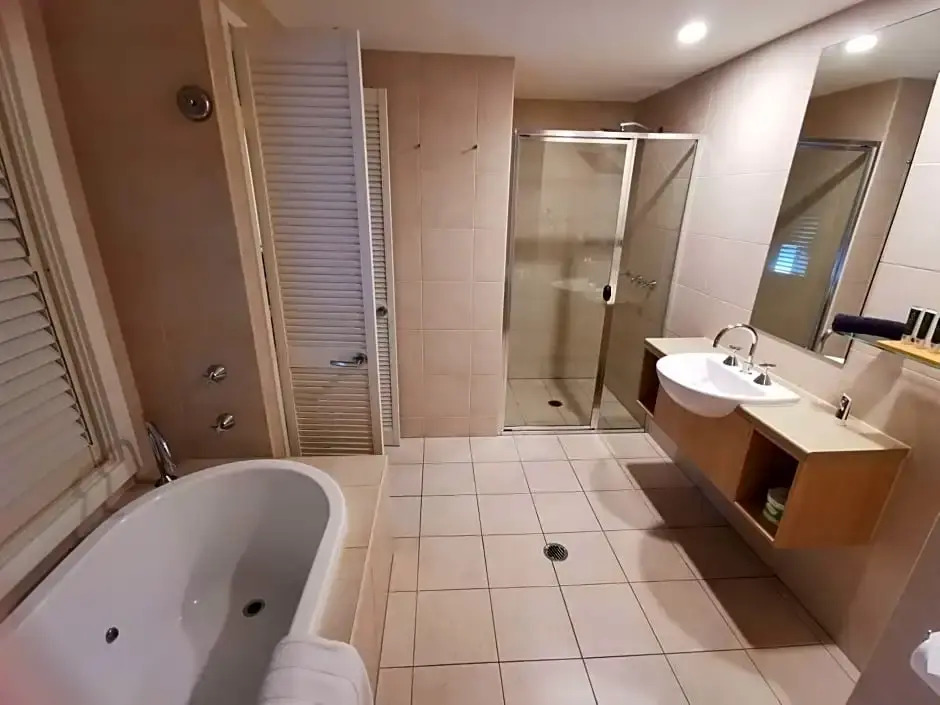 Salt - 2brm apartment with Spa bath and Ocean Views