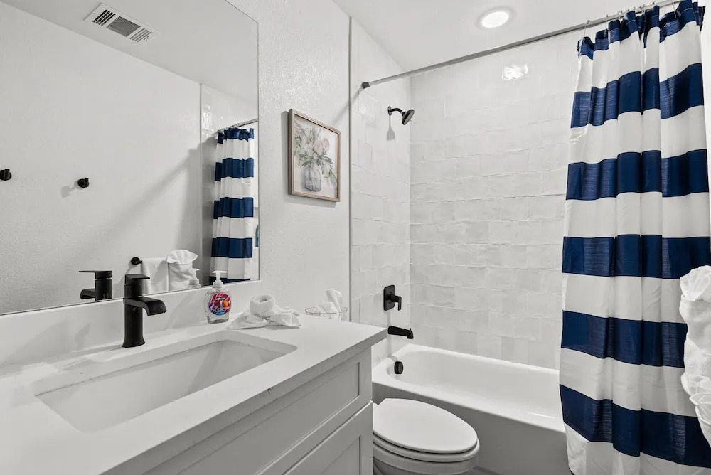 Brand New Relax at 3BR 2BA Apt Near City Center
