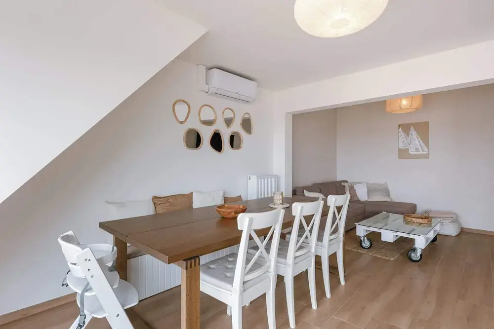 Modern Apartment With Balcony Near City Center