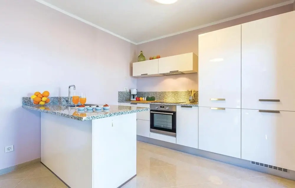 Amazing Home in Praputnjak With Wifi and 5 Bedrooms