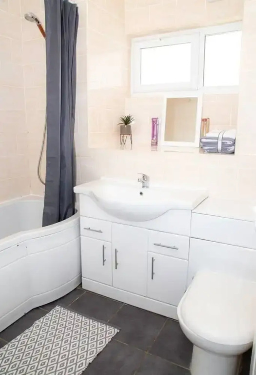 Large Shoreditch, Hoxton 3-bed Garden Flat