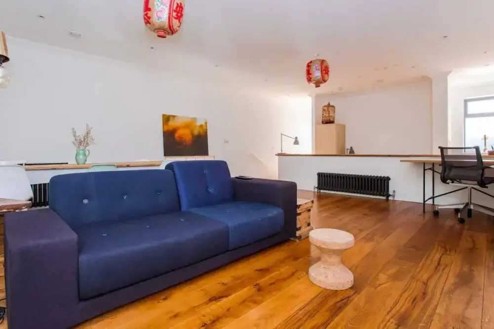 Cosy 2 Bedroom Apartment With Great Outdoor Balcony
