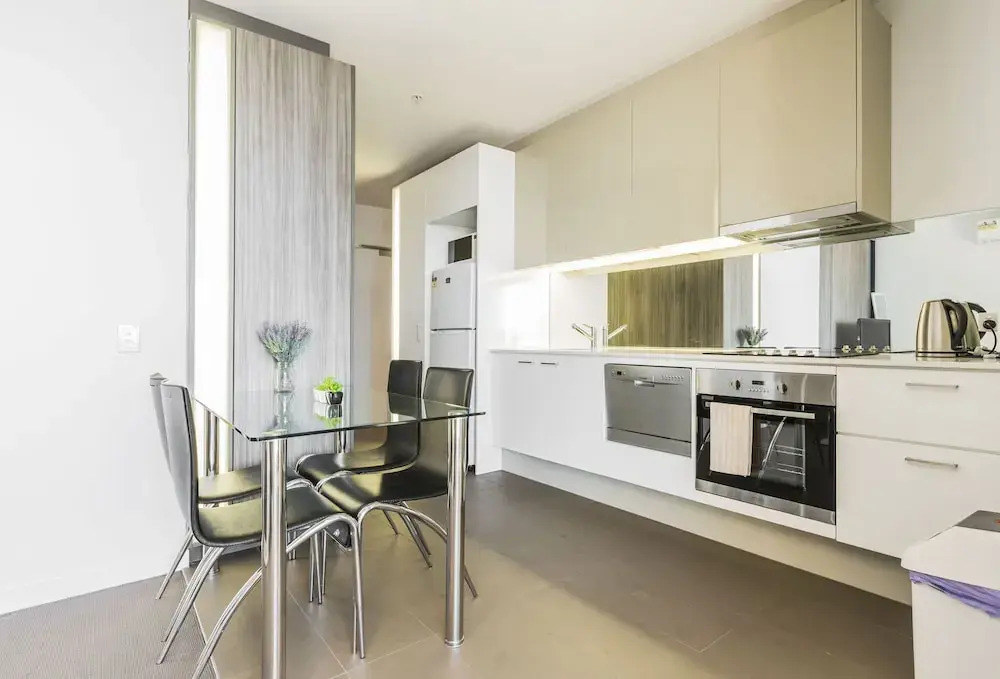 C3CBD Melbourne Apartment