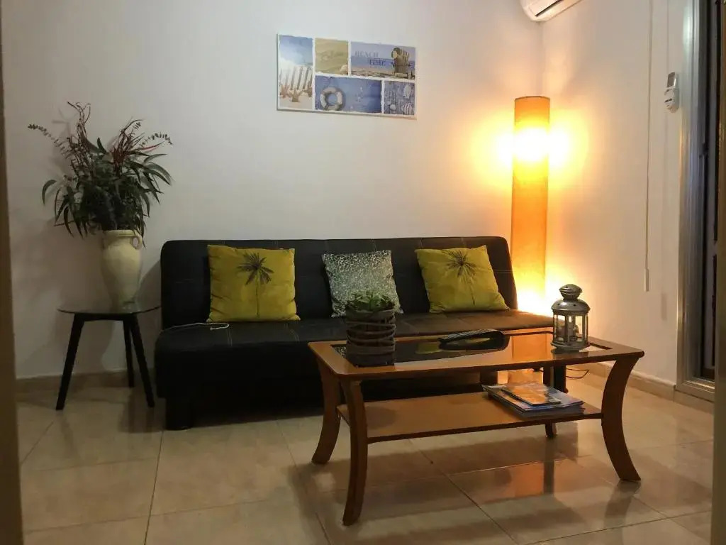 Apartment With one Bedroom in Blanes, With Wonderful City View and Furnished Terrace - 100 m From the Beach