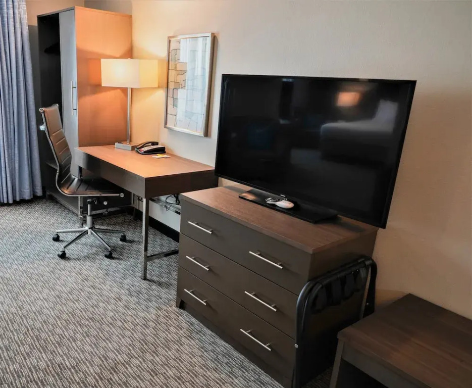 Brookstone Inn & Suites